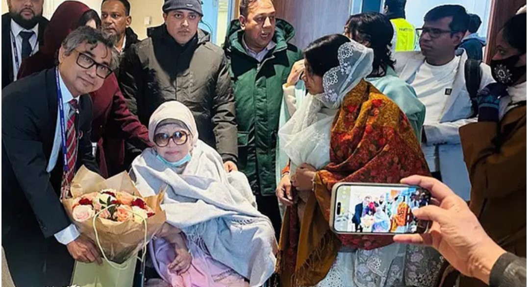 ৬ মে এয়ার অ্যাম্বুলেন্সে ফিরছেন খালেদা জিয়া 