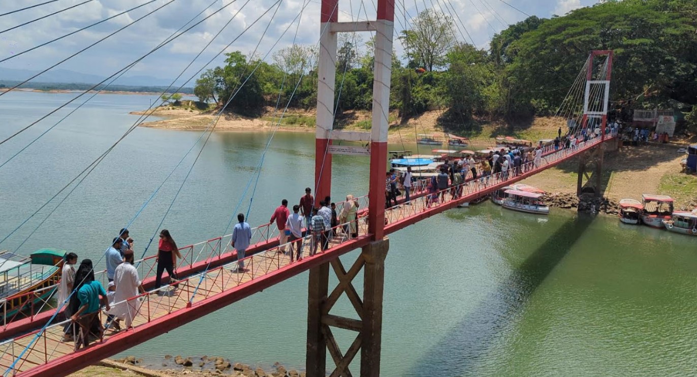 ৩ দিনের টানা ছুটিতে পর্যটকমুখর রাঙামাটি