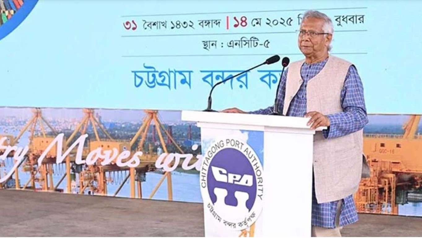 চট্টগ্রাম বন্দর বাংলাদেশের অর্থনীতির হৃদপিণ্ড: প্রধান উপদেষ্টা