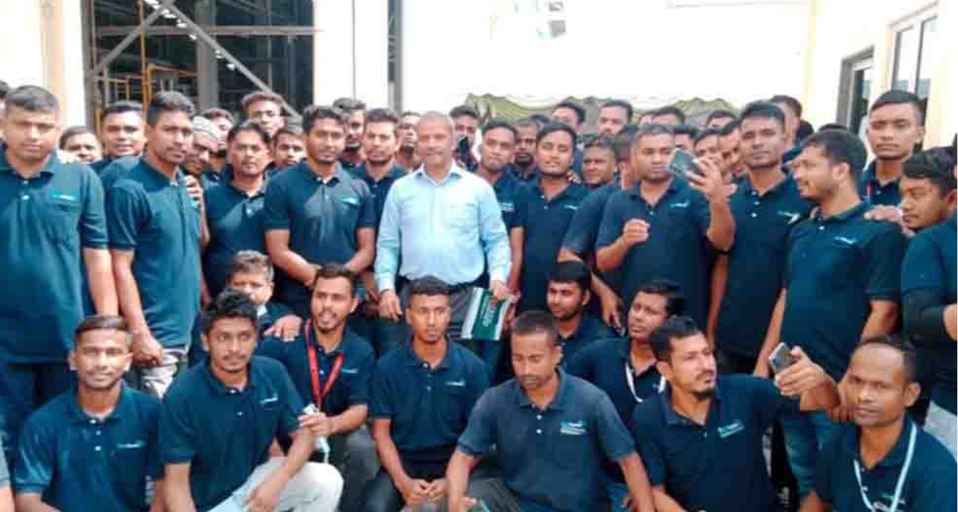 মালয়েশিয়ায় প্রবাসীদের কষ্টের কথা শুনলেন আসিফ নজরুল