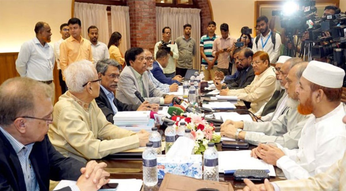 ‘দ্রুতই জাতীয় সনদের দিকে অগ্রসর হতে চায় ঐকমত্য কমিশন’: আলী রীয়াজ