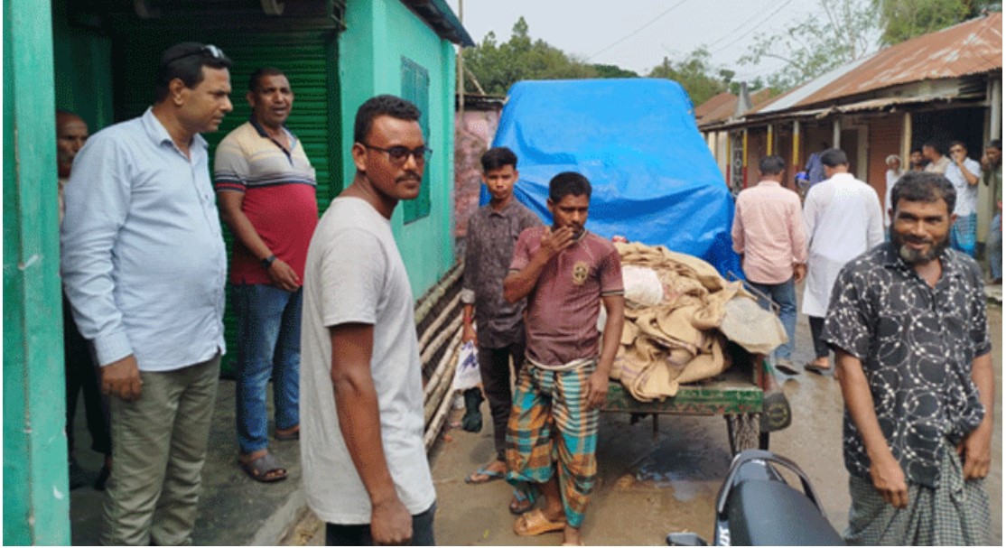 গাইবান্ধায় ওএমএসের ১৭ বস্তা চাল কালোবাজারে, ডিলার আ.লীগ নেতা আটক