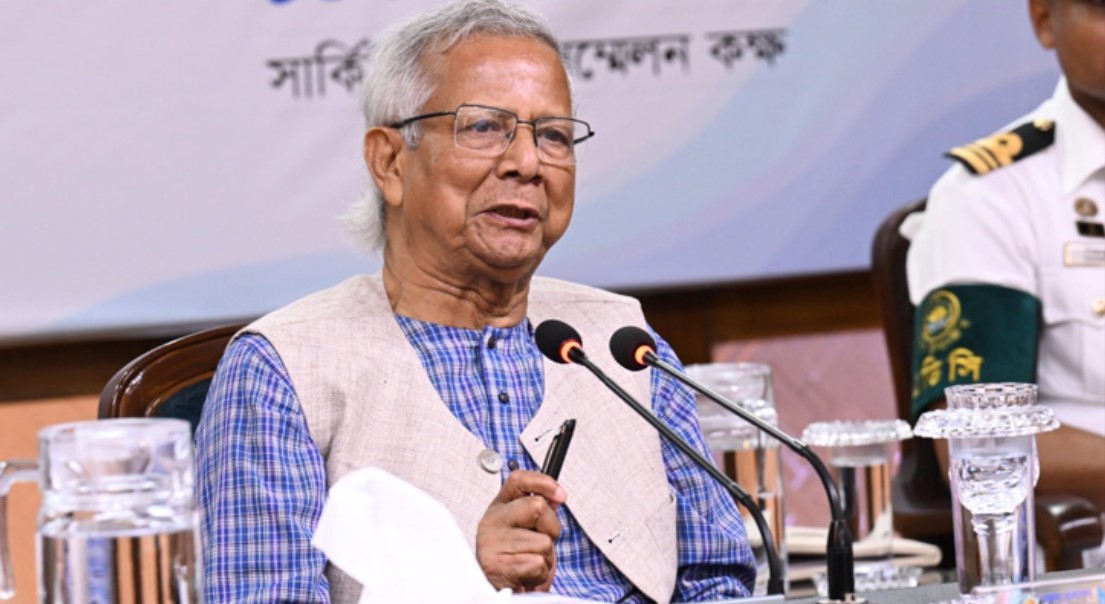 প্রধান উপদেষ্টার সাথে তিন বাহিনীর প্রধানসহ উচ্চ পর্যায়ের বৈঠক 