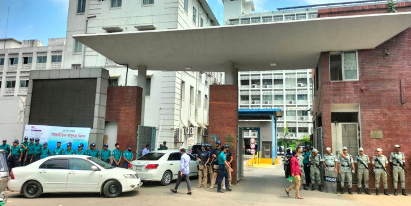 পুলিশের পাশাপাশি সোয়াত মোতায়েন সচিবালয়ের নিরাপত্তায় 