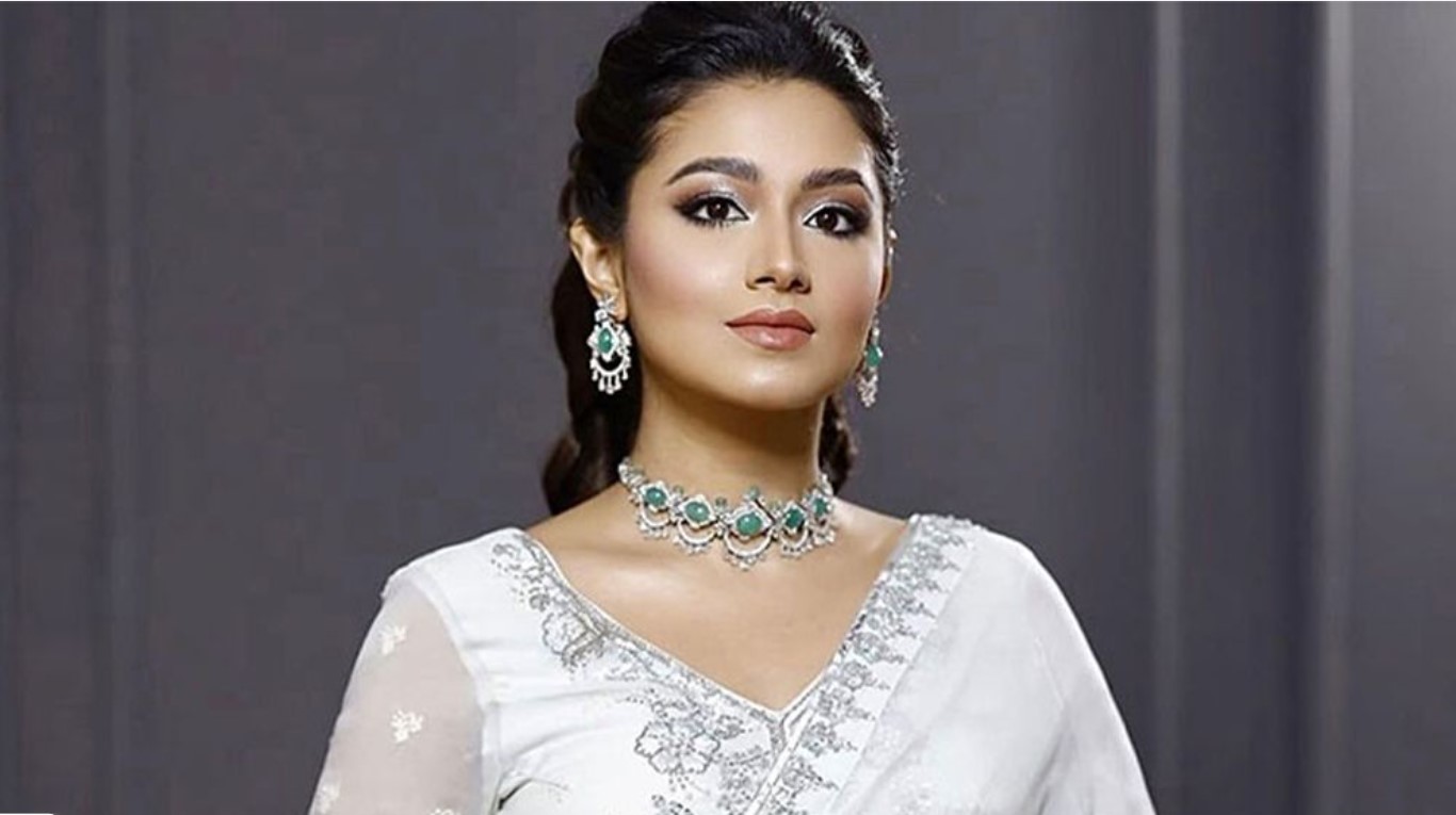 তাসনিয়া ফারিণ সিনেমা মুক্তির আগেই সমালোচনার মুখে 