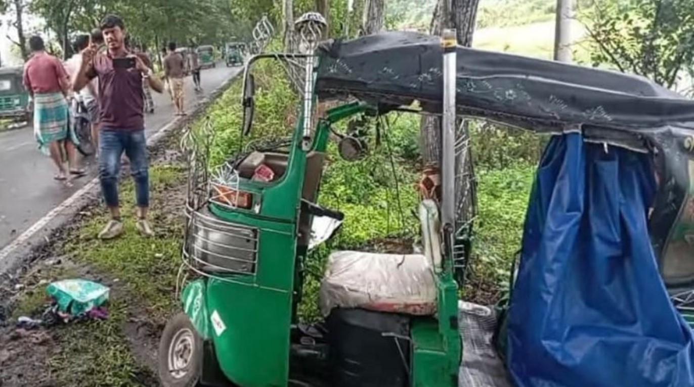 চট্টগ্রামের আনোয়ারায় মাইক্রোবাস-সিএনজির সংঘর্ষে ২ জন নিহত