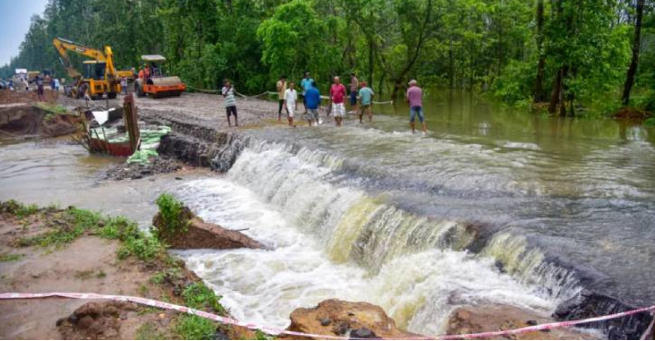 উত্তর-পূর্ব ভারতে বৃষ্টি-ভূমিধস-বন্যায় নিহত ৩০
