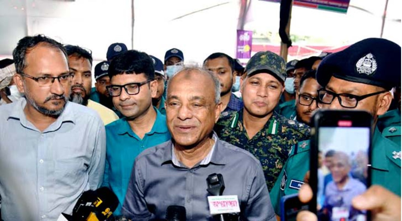 আ. লীগ ক্ষমতায় নেই, দুর্নীতিবাজরাও নেই, তাই গরুর দাম কম: স্বরাষ্ট্র উপদেষ্টা