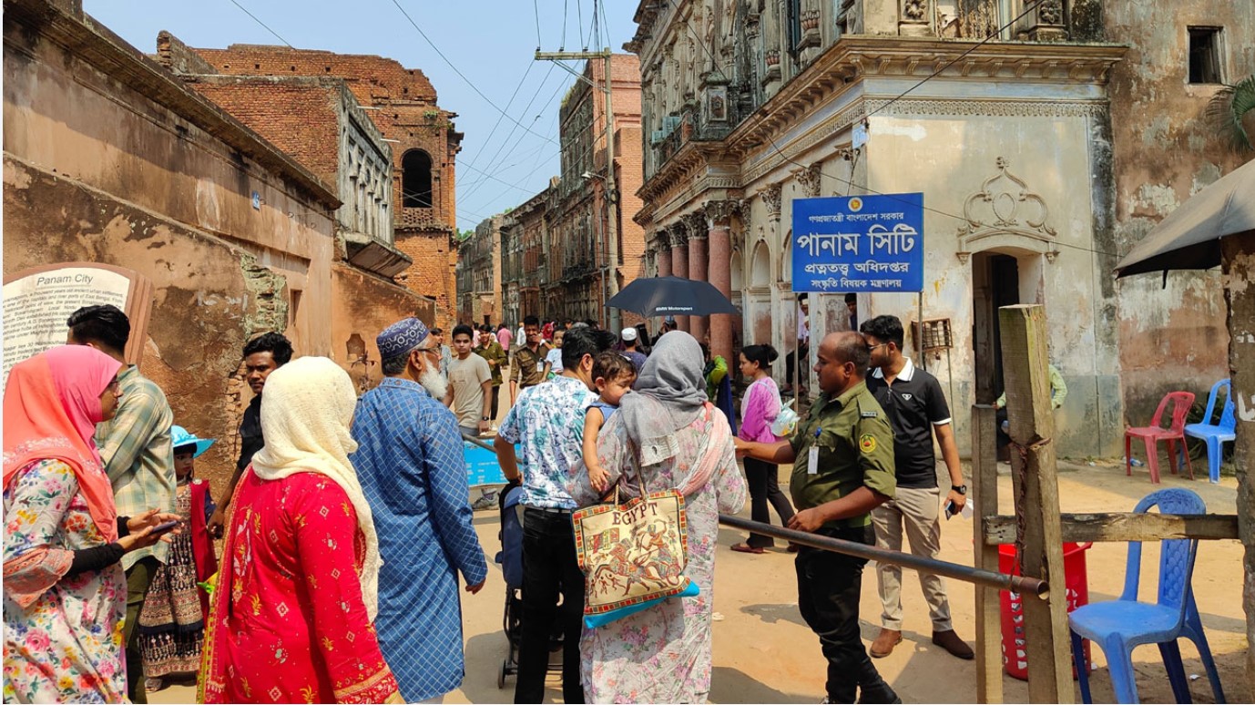 পানাম নগরী দর্শনার্থীদের পদচারণায় মুখর 