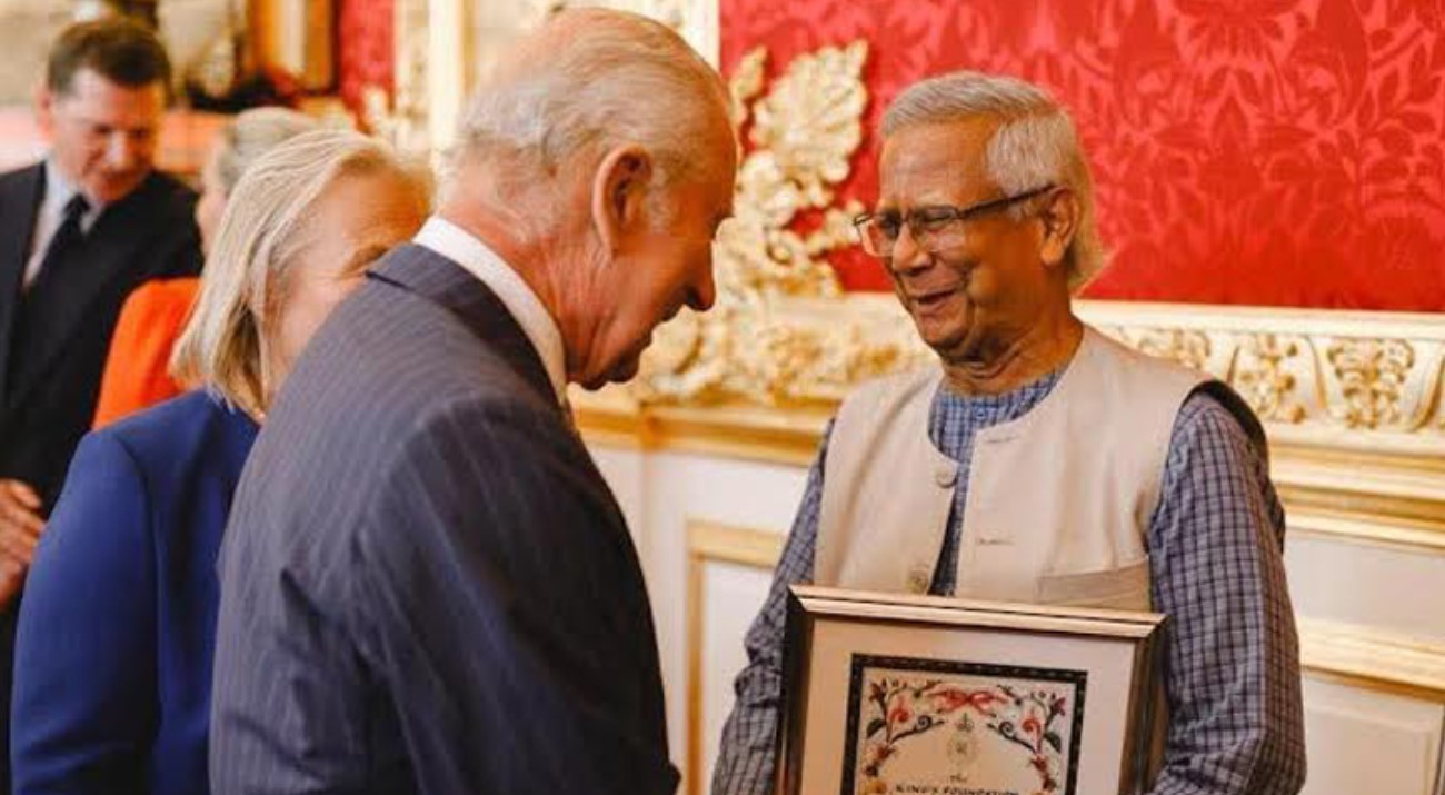 ‘কিংস তৃতীয় চার্লস হারমনি অ্যাওয়ার্ড’ গ্রহণ করলেন ড. মুহাম্মদ ইউনূস